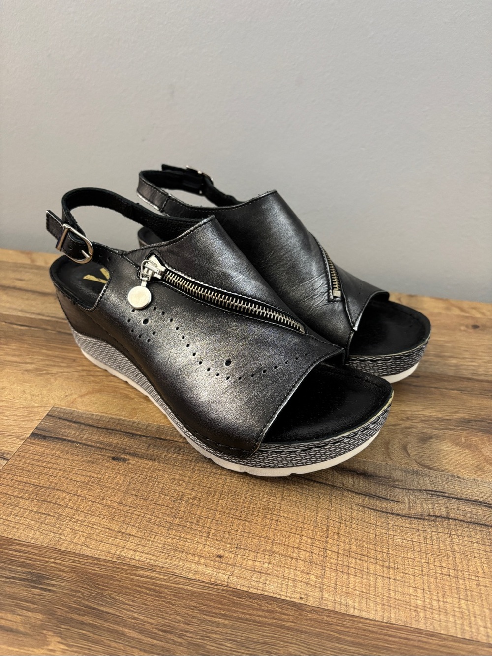 V Italia 856 Light Weight Wedge Slingback Sandal Gunmetal Grey